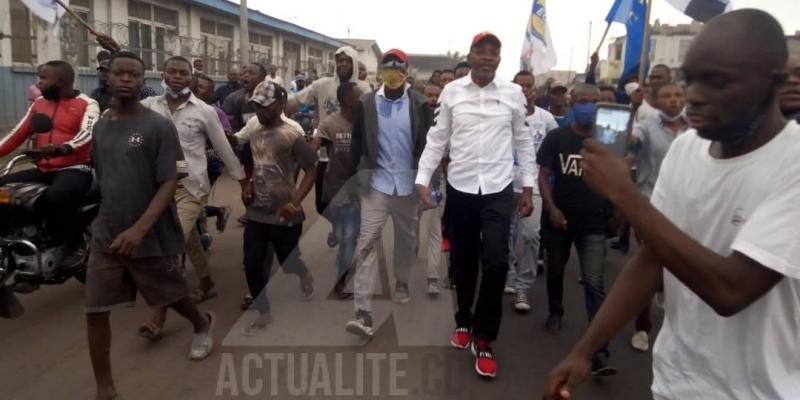 les militants de Lamuka conduits par Mike Mukebayi