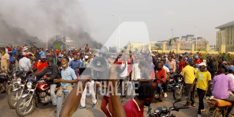 Manifestants aux abords du Palais du peuple à Kinshasa. Ph/Actualite.cd 