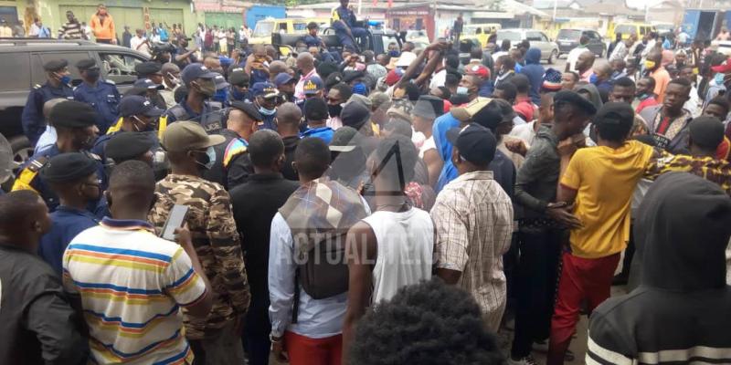 Les militants du PPRD rassemblés au siège du parti sur l'avenue Sendwe à Kinshasa en attendant une marche/Ph ACTUALITE.CD
