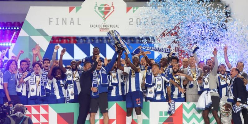 Chancel Mbemba vainqueur de la Coupe du portugal. Ph. Droits tiers