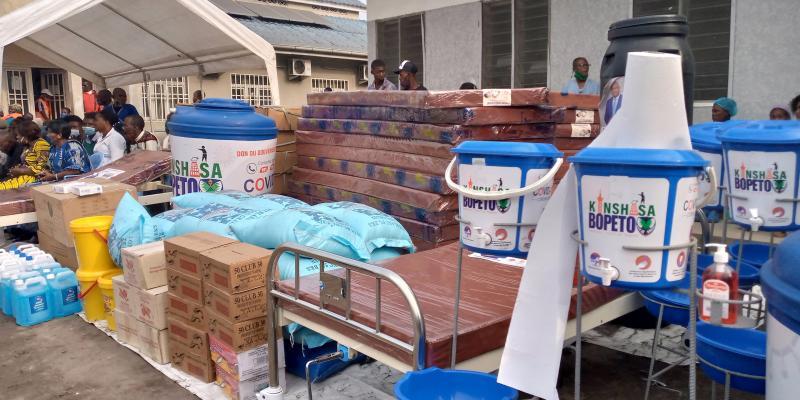 Un lot des vivres et non vivres remis au Centre Hospitalier de Ngiri-Ngiri/Ph. ACTUALITE.CD