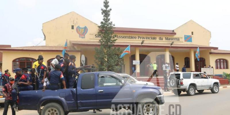Les policiers lors de la répression d'une manifestations aux abords de l'Assemblée provinciale du Maniema/Ph ACTUALITE.CD