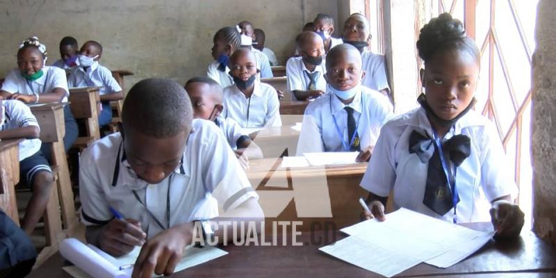 Les élèves finalistes dans une école de Mbuji-Mayi. Ph. ACTUALITE.CD.