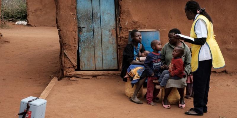 Une infirmière lors du lancement de la campagne de vaccination contre la polio, à Kajiado, au Kenya, le 11 juillet 2018. YASUYOSHI CHIBA/AFP