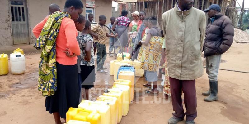 Les habitants de Butembo en train de s'approvisionner en eau/Ph ACTUALITE.CD