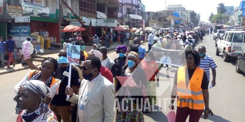 Une foule dans la rue de Bukavu pour dénoncer les menaces de mort contre Denis Mukwege/Ph ACTUALITE.CD