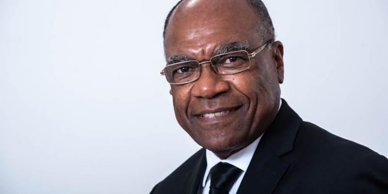 Le sénateur Léonard She Okitundu