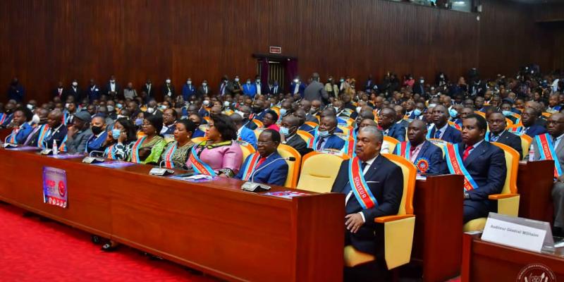 Les députés et sénateurs au congrès lors de la prestation du serment de trois juges constitutionnels/Ph Présidence 