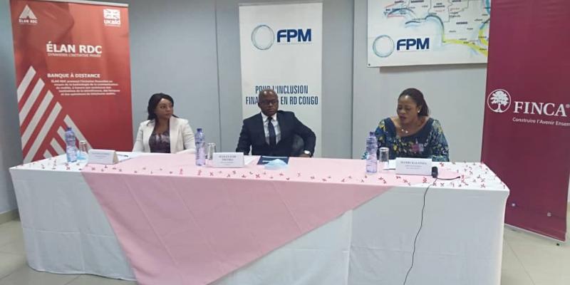 De gauche à droite, Mme LEMOAL Lucine, DG de Elan RDC, Mr Jean Claude Thetika, DG du FPM ASBL et Mme Mamie Kalonda, DG de FINCA RDC