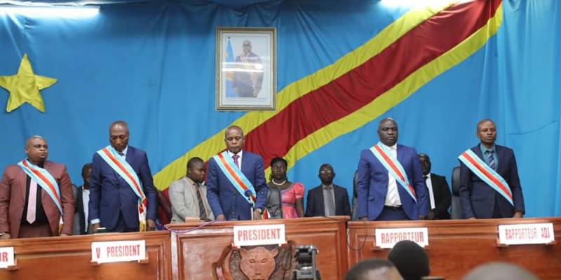 Bureau de l'Assemblée provinciale du Lualaba/Droit tiers