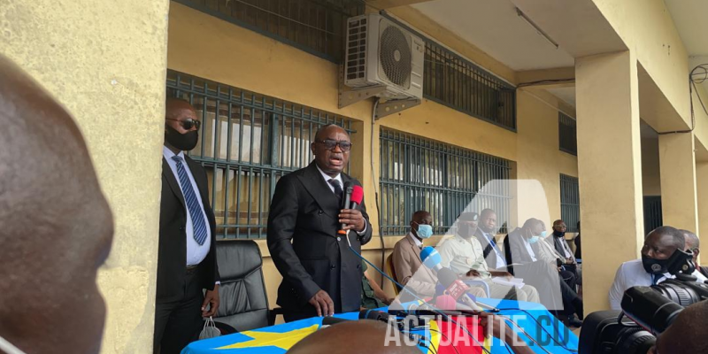Le vice-ministre de la justice, Bernard Takaishe à la prison de Makala/Ph ACTUALITE.CD
