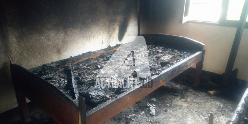 Les équipements d'un centre de santé incendiés au village Masuku/Ph ACTUALITE.CD