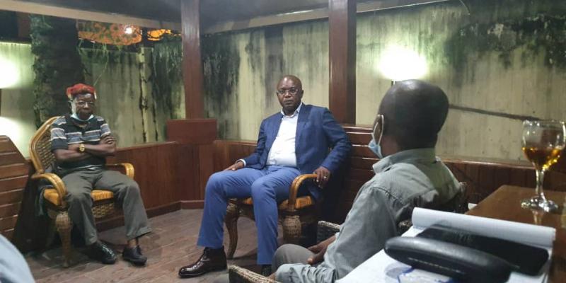 Gentiny Ngobila/Gouverneur de Kinshasa lors de la visite chez l'ancien Premier ministre N'singa Udjuu