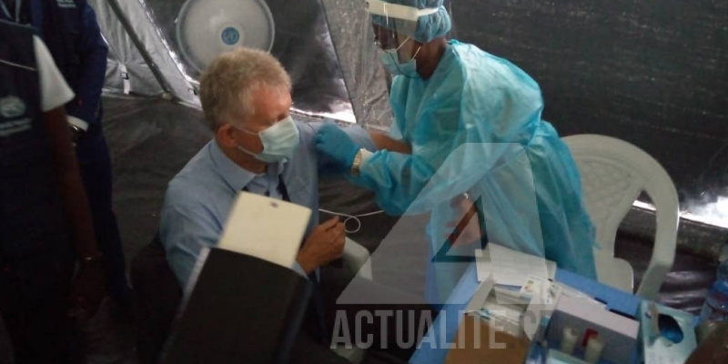 Jean-Marc Châtaigner reçoit le vaccin anti-Covid/Ph ACTUALITE.CD 