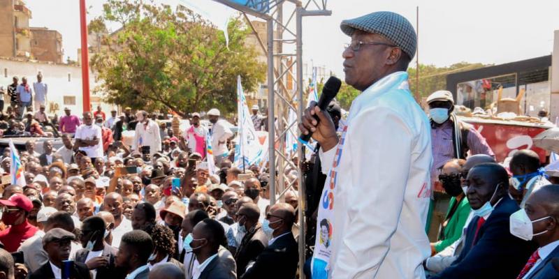 Guylain Nyembo devant les militants UDPS à Lubumbashi/Ph. droits tiers