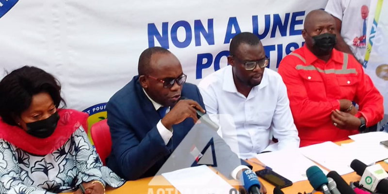 sur la photo, le SG Devos Kitoko entourés des députés Charlotte Massiala, Jean-Baptiste Muhindo Kasekwa et Ados Ndombasi/Ph ACTUALITE.CD  