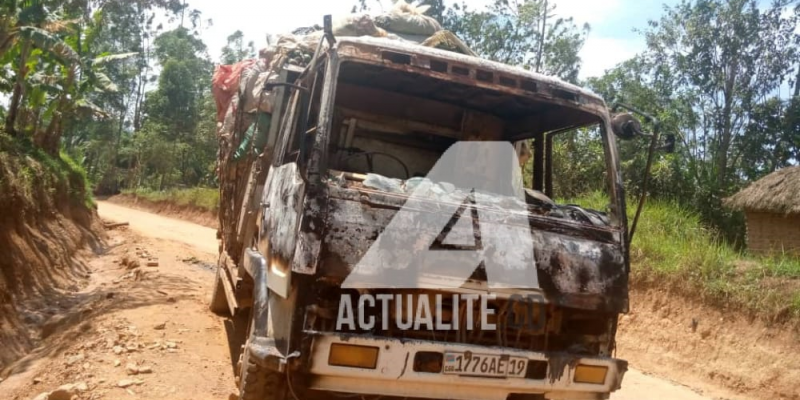 Illustration. Un camion incendié par les combattants ADF à Kalunguta/Ph ACTUALITE.CD