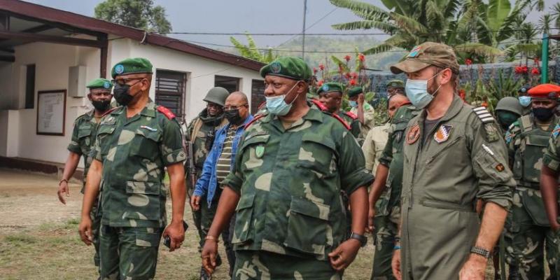 Le commandant du CorPPN, Massi Bamba Albert et le gouverneur militaire du Nord-Kivu Constant Ndima/Ph. Parc national des Virunga