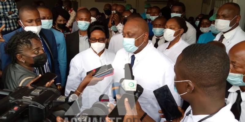 Jean-Jacques Mbungani après avoir reçu sa première dose de vaccin AstraZeneca/Ph. ACTUALITE.CD