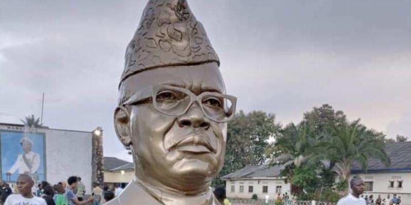 Buste représentant Mobutu à Gbadolite 