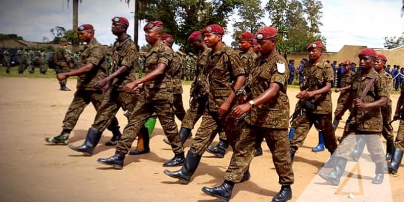 Les soldats de la garde républicaine lors d'une parade à Beni
