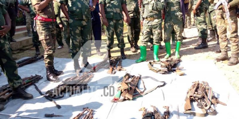 Des armes déposées par les miliciens auprès de l'armée au Nord-Kivu