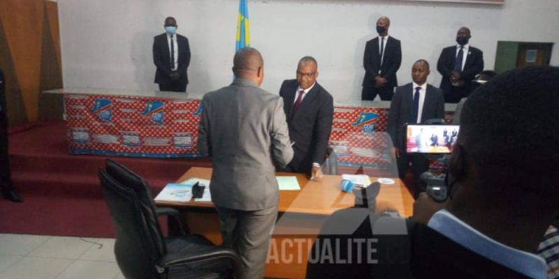 Remise et reprise entre Corneille Nangaa et Denis Kadima à la CENI