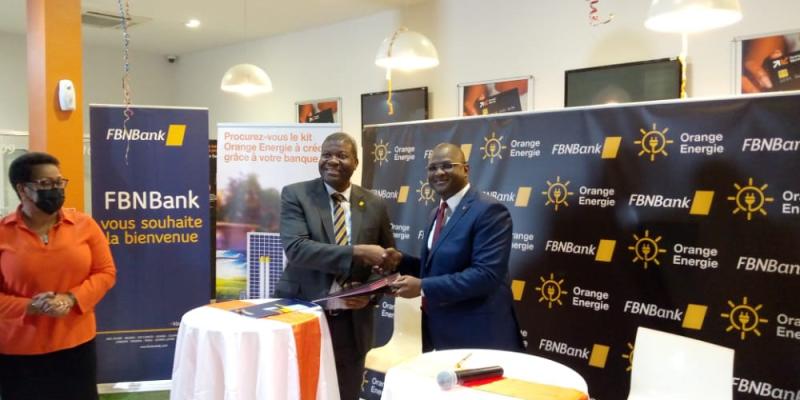 Les DG Orange RDC et FBN Bank après signature du partenariat 