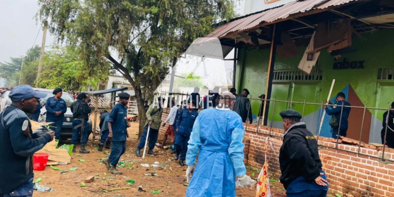 Police scientifique et UNAS sur le terrain de l’explosion à Beni 