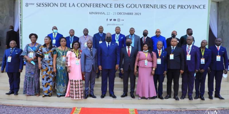 Félix Tshisekedi entouré des gouverneurs des provinces 