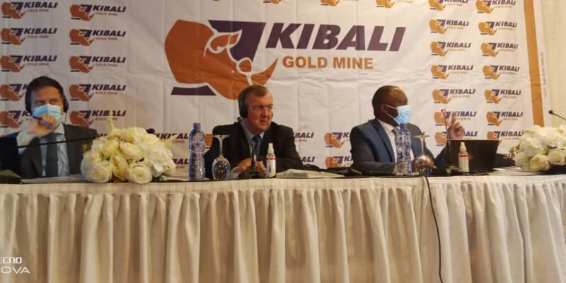 Le Président et CEO de Barrick Gold, Mark Bristow, au milieu, avec à sa gauche Mr Cyrille Mutombo,  Directeur résident de Kibali