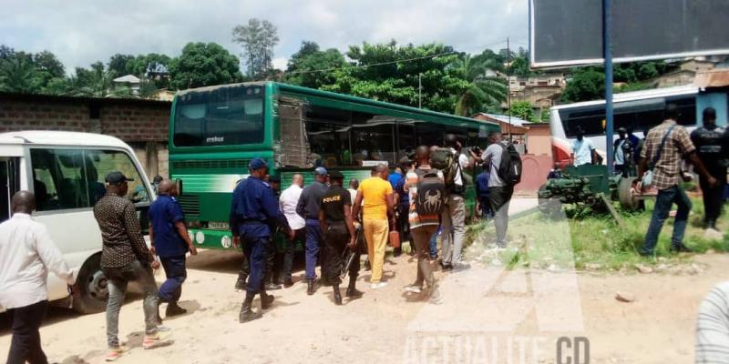 Embarquement des Kulunas de Matadi pour Kanyama Kasese en passant par Kinshasa