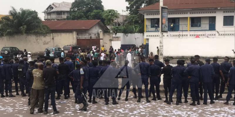 La Police lors du sit-in du bloc Patriotique 