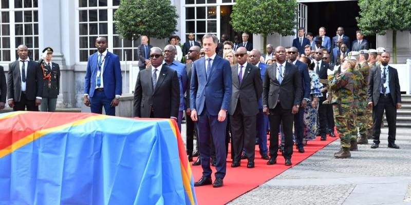 Sama Lukonde devant la dépouille de Lumumba à Bruxelles