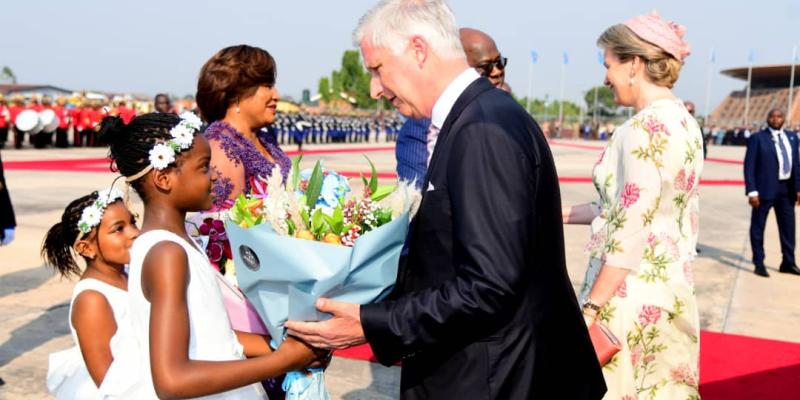 Couple royal belge reçu par le couple présidentiel congolais à l'aéroport de Kinshasa