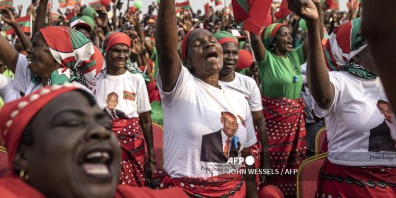 Les partisans du parti d'opposition UNITA en Angola 