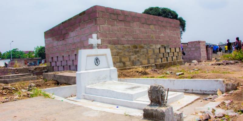 Construction anarchique au cimetière de Kinsuka