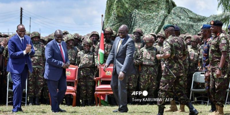 William Ruto, président du Kenyan et les militaires de son pays