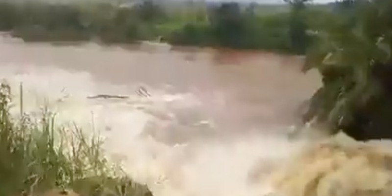  Effondrement du pont  sur la rivière Lovua