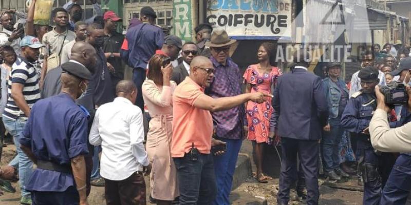 Gérard Mulumba et Peter Kazadi sur le lieu du drame à Righini