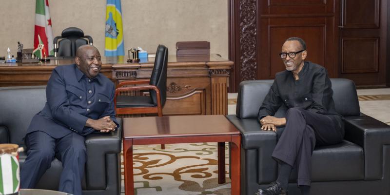 Paul Kagame et Evariste Ndayishimiye