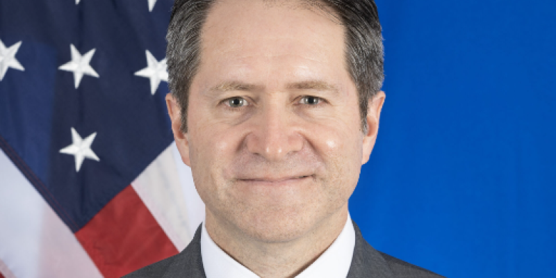 Enrique Roig, sous-secrétaire adjoint à la Direction de la démocratie, des droits de l'homme et du travail du département d'État des États-Unis