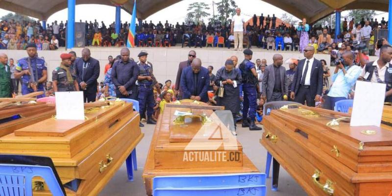 Hommage à la tribune officiel de Kindu en mémoire des victimes de naufrage