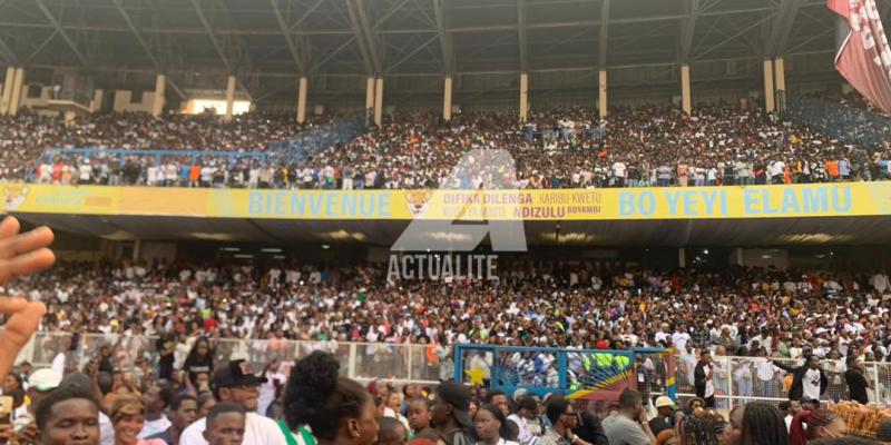 Juillet 2024. Le public lors du concert de Mike Kalambay au stade des Martyrs 