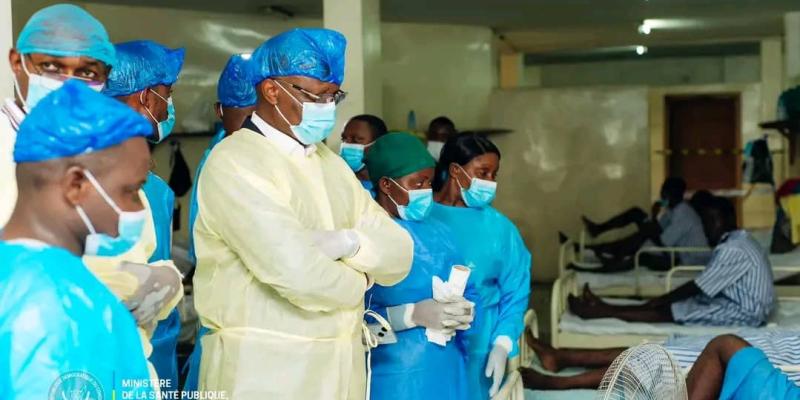 Visite du ministre de la santé publique à l'hôpital du Cinquantenaire de Masina