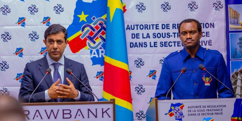 Le CEO de la RawBank, Mustafa Rawji et le DG de l'ARSP, Miguel Kashal 