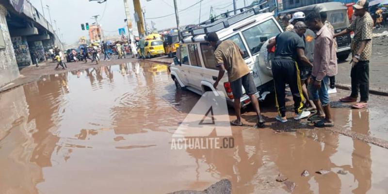 Boulevard Lumumba/Saut-de-mouton De bonhomme