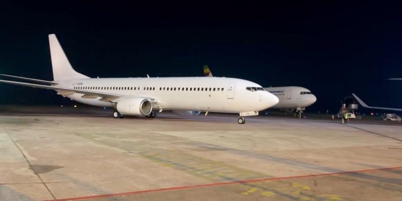 Un avion Boeing 737-800 à l’aéroport de Ndjili