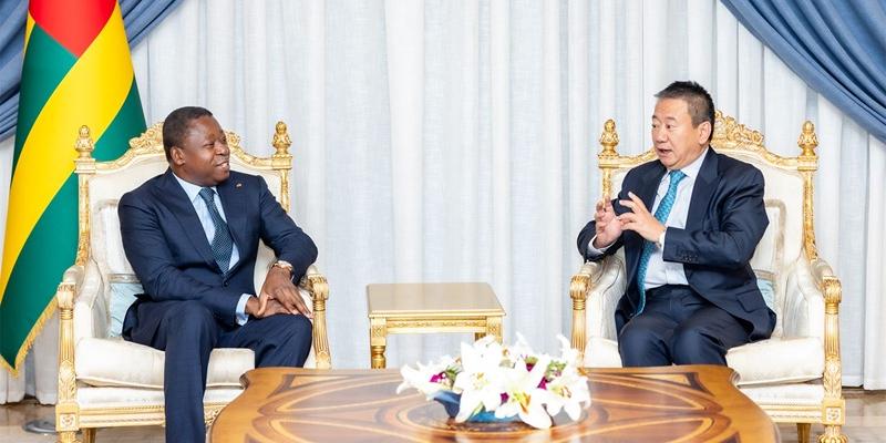 Faure Essozimna Gnassingbé et l’Envoyé spécial du Secrétaire général des Nations unies pour la région des Grands Lacs.
