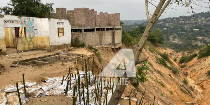 Une érosion dans la commune de Mont Ngafula 